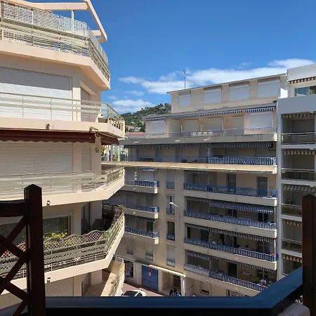 Apartment 3 Mins From The Cannes